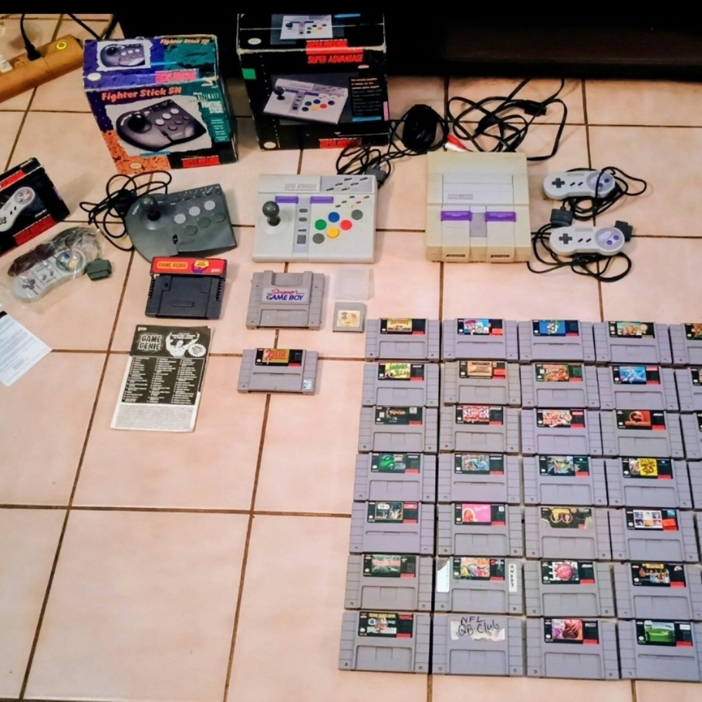 Super Nintendo Entertainment System with Controllers and 37 Games - Gray
